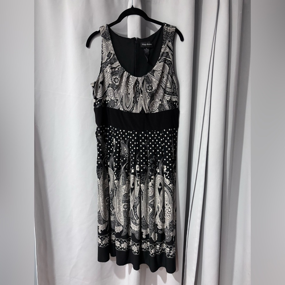Stylish Black and‎ White Paisley Midi Dress size 16 Kathy Roberts
